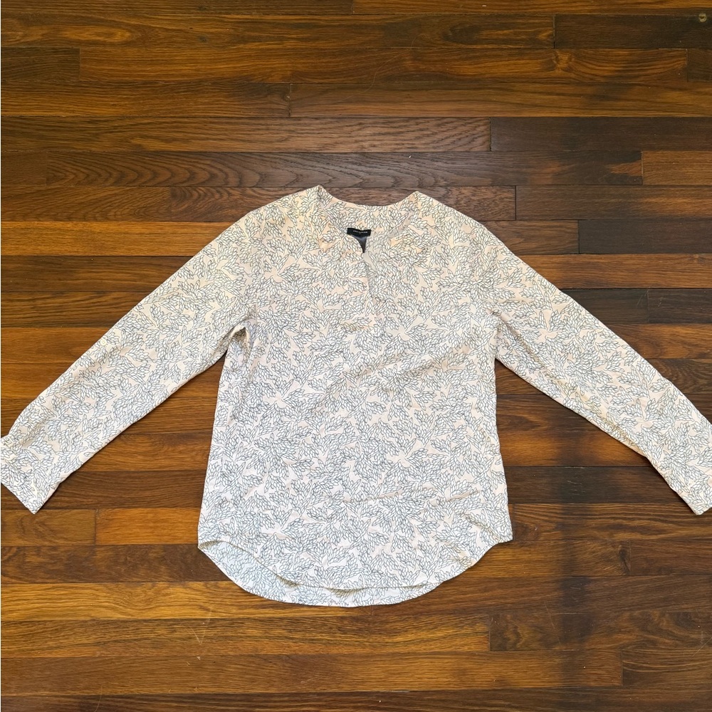Women's Ann Taylor White & Blush Patterned Blouse